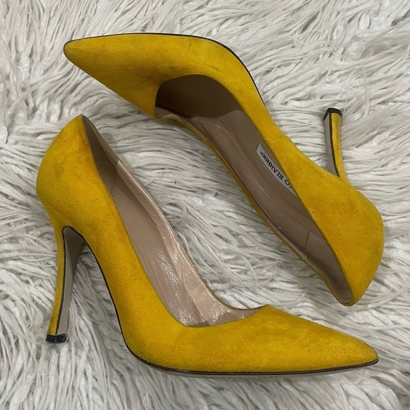 Manolo Blahnik BB 105 MM Yellow Suede High Heel Pointed Toe Pumps Size 38 - Picture 1 of 9